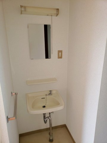 拡大写真:妙見ハイツ 2階202の洗面所