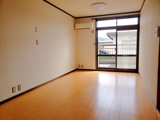拡大写真:妙見ハイツ 2階202の居間