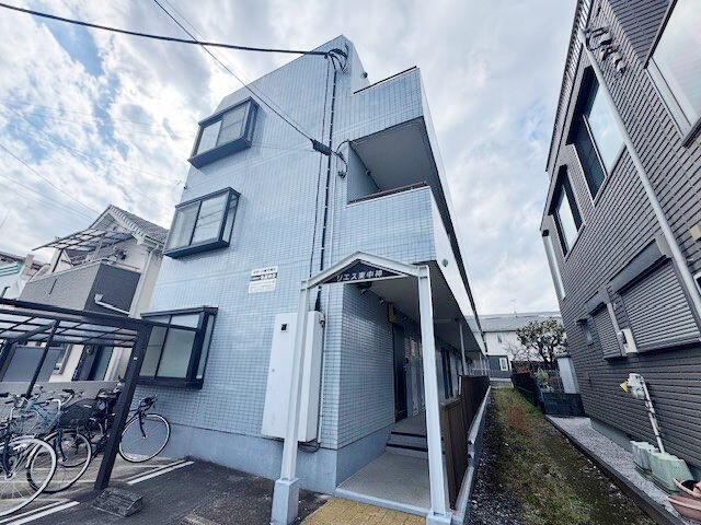 リエス東中神の外観
