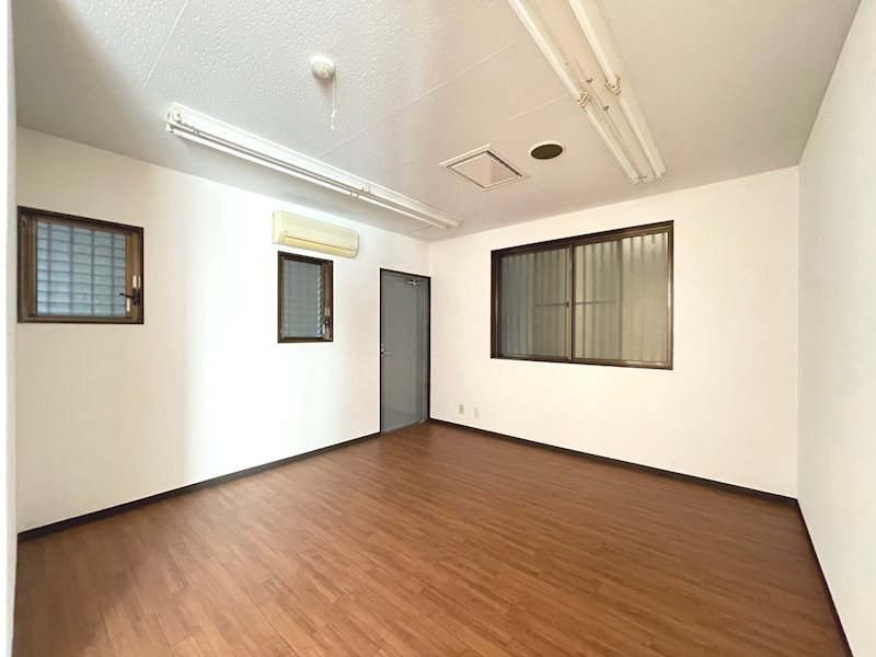 拡大写真:サンライズベル 1階101の玄関