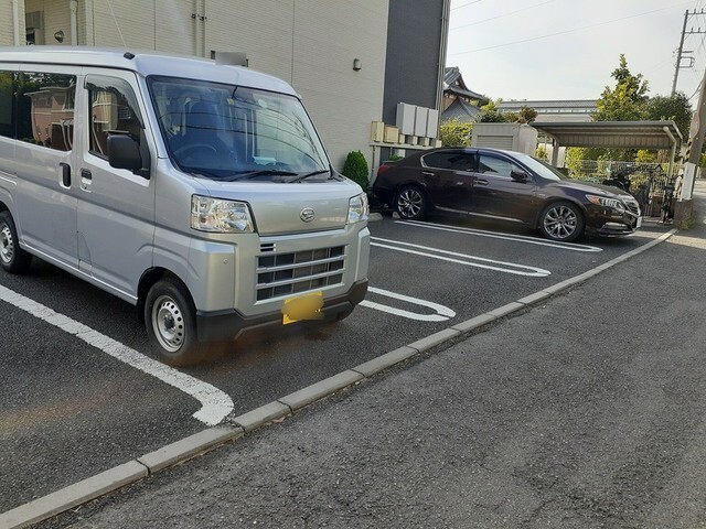 拡大写真:ウイステェリアIII 2階204の駐車場