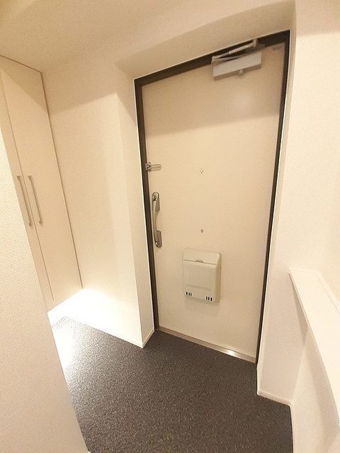 拡大写真:シャン・ヴァロン明神町 2階206の玄関