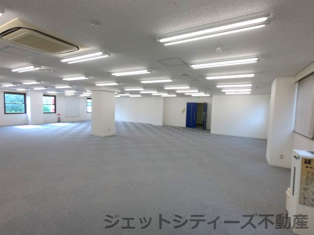 拡大写真:大阪国際学院扇町ビル 9階の内装