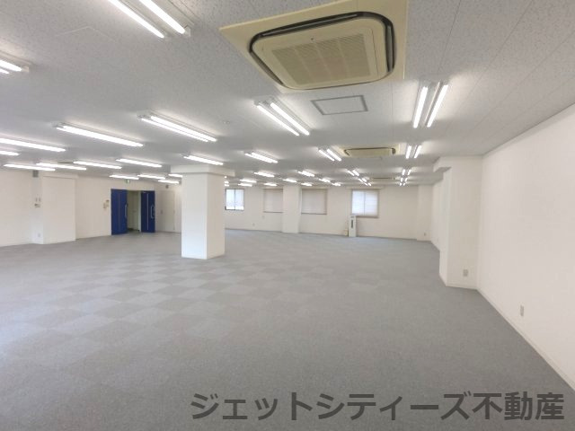 拡大写真:大阪国際学院扇町ビル 9階の内装