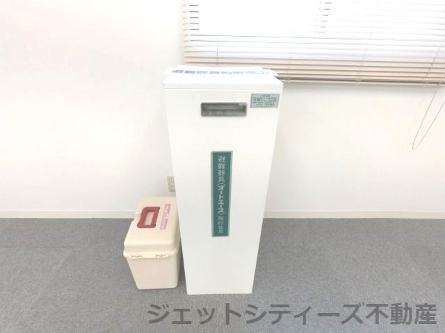 拡大写真:大阪国際学院扇町ビル 9階の非常はしご