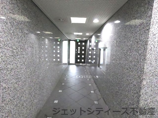 拡大写真:大阪国際学院扇町ビル 9階のロビー