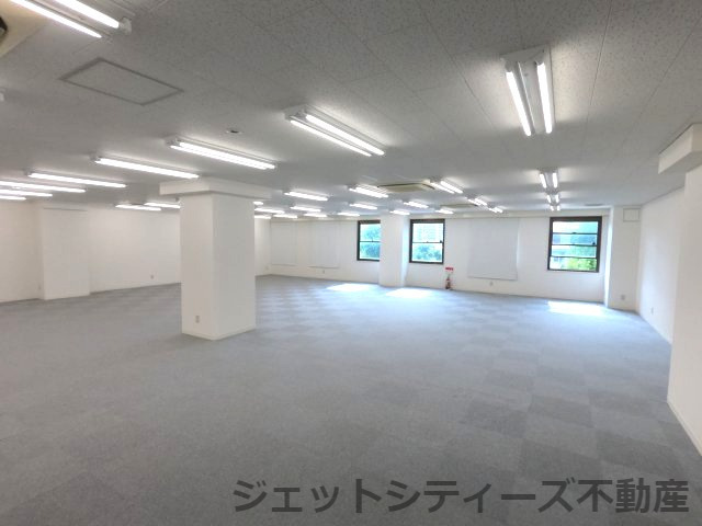 拡大写真:大阪国際学院扇町ビル 9階の内装