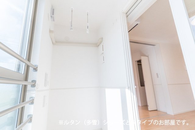 拡大写真：ボーリヴィエールⅢ 2階204のバルコニー