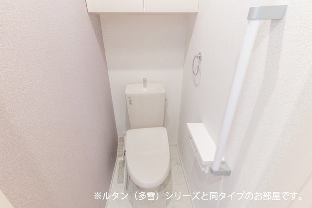 拡大写真：ボーリヴィエールⅢ 2階204のトイレ