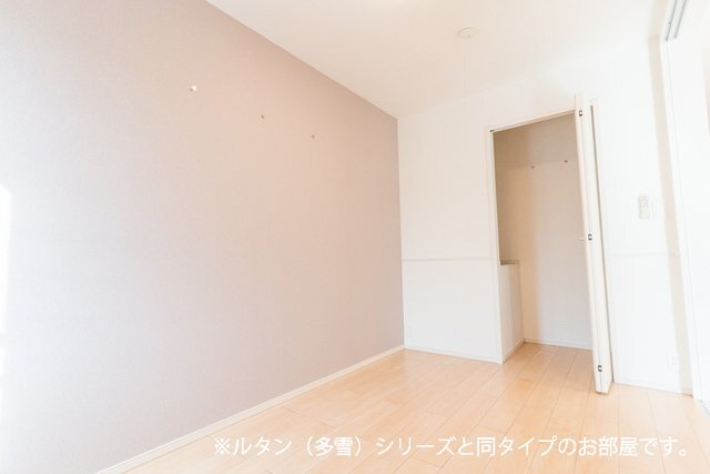 拡大写真：ボーリヴィエールⅢ 2階204の洋室
