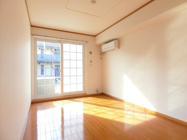 拡大写真:マルグリットⅠ 1階101のイメージ102号室写真