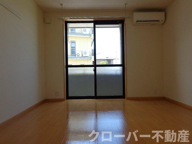 拡大写真:フェリス 1階107の洋室