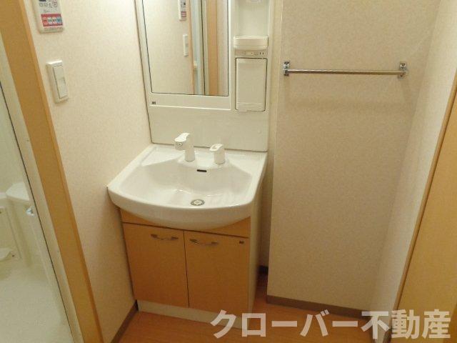 拡大写真:フェリス 1階107の洗髪洗面化粧台