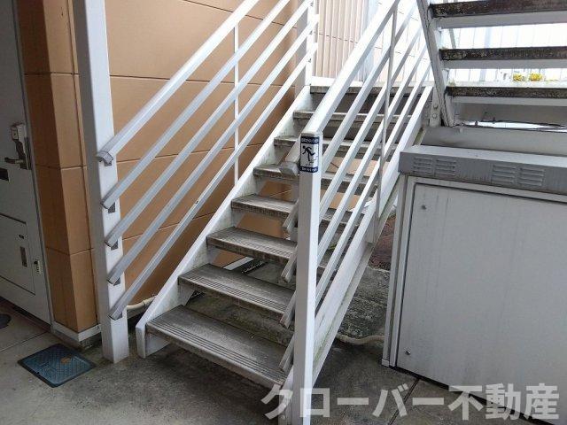 拡大写真:レオパレスキララ 1階104のエントランス