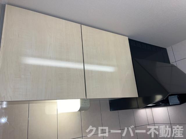 拡大写真:プランドール 2階203のキッチン上吊り戸棚