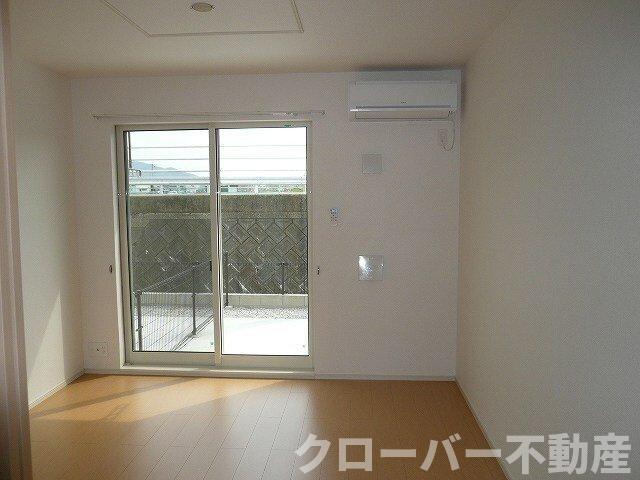 拡大写真:レユスィートY Ⅴ 1階102の居間