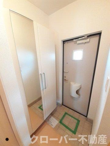 拡大写真:レユスィートY Ⅴ 1階102の玄関