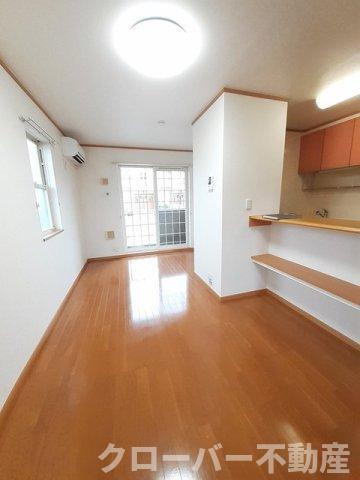 拡大写真:プリムヴェールA 1階102の居間