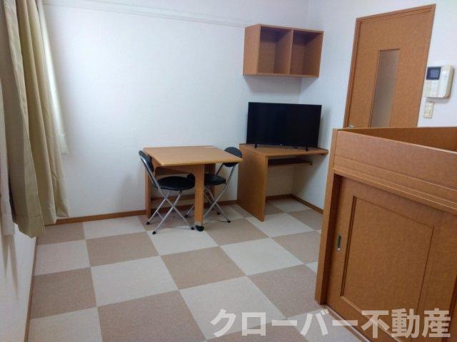 拡大写真:レオパレスメルピーチSUZU 2階205の居間