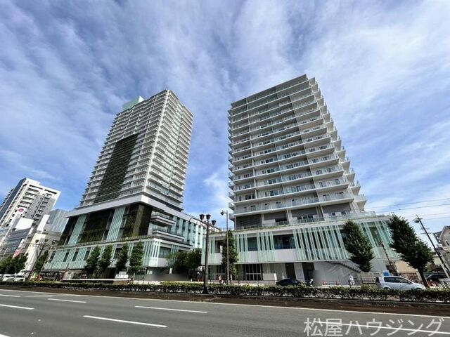 emCAMPUS WESTの外観