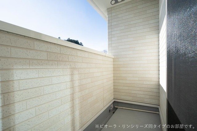 拡大写真:OWLCOURT/アウルコート 2階202の暖かな日差しのふりそそぐバルコニー
