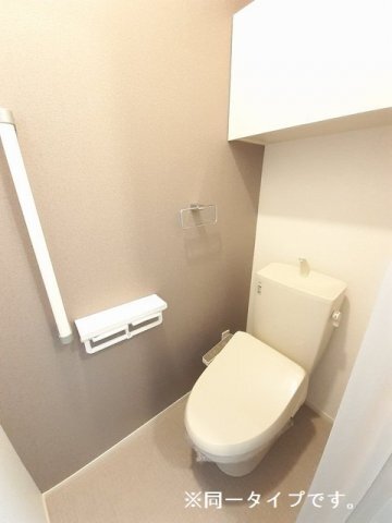 拡大写真:FFヒルズ2 3階301の落ち着いたトイレです
