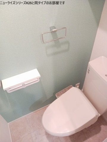 拡大写真:ウィステリア C.D.S 1階103の落ち着いたトイレです