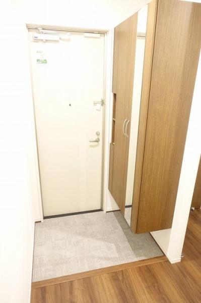 拡大写真:LuzLazoEsy 2階203の玄関