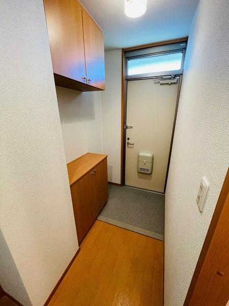 拡大写真:エルメゾン栗東 1階102の玄関