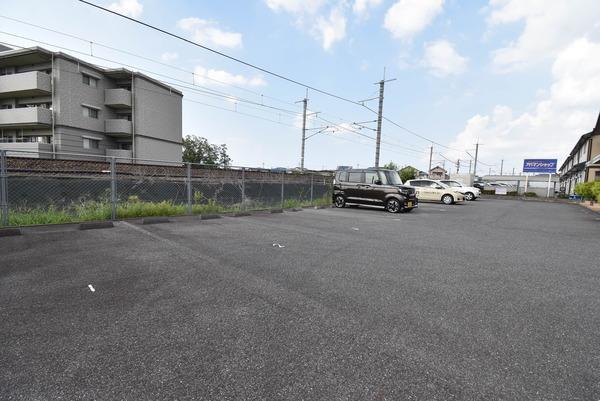 拡大写真:エルメゾン栗東 1階102の駐車場
