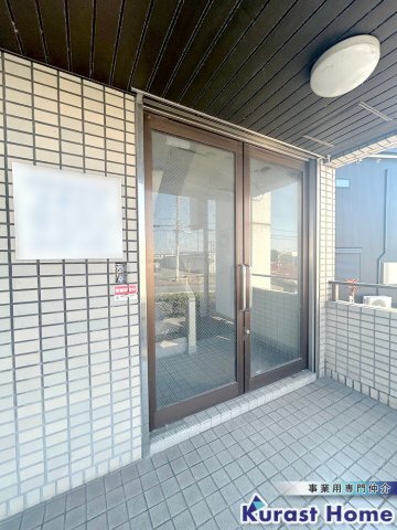 拡大写真:羽曳野市伊賀3丁目 2階202のエントランス