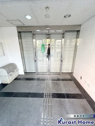 拡大写真:羽曳野市栄町 3階3のエントランス