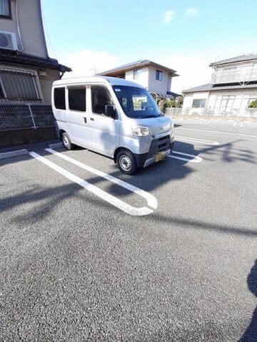 拡大写真:Sol Levante 国府 4階401の駐車場完備です