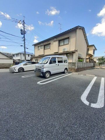 拡大写真:Sol Levante 国府 4階401のカースペースがあります