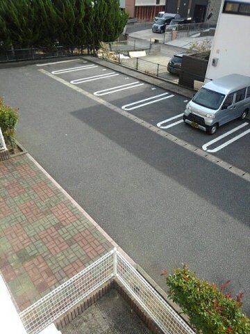拡大写真:クレールみゆき 1階103のカースペースがあります