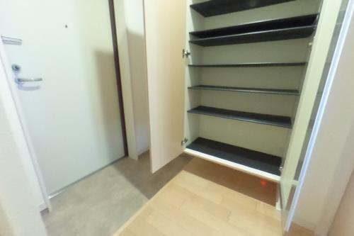 拡大写真：ヒルクレストELGRAND本山 2階205の玄関