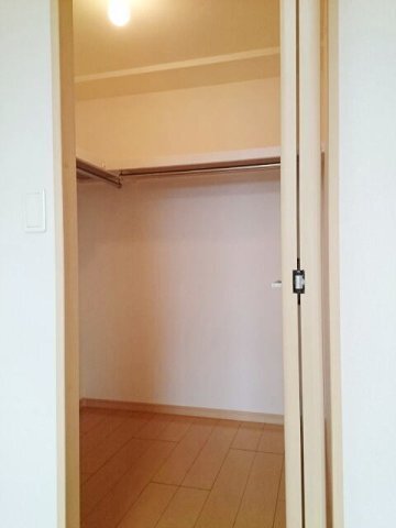 拡大写真:アーバン フレンドリー 5階502のこまごまとしたものを収納できそうですね