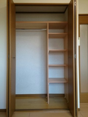 拡大写真:プレジデンシャル白山 4階402のたっぷりとした収納スペースです