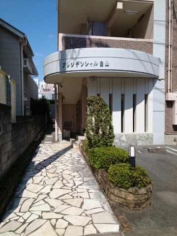 拡大写真:プレジデンシャル白山 4階402の清潔なエントランスです