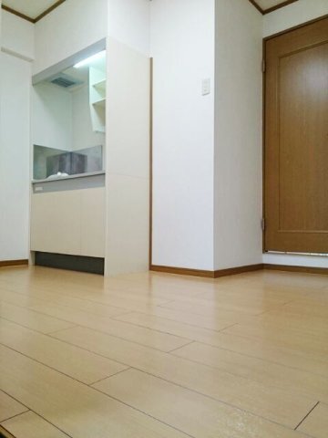 拡大写真:プレジデンシャル白山 4階402の使いやすい居間です