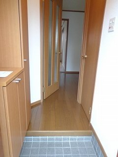 拡大写真:RアンドSドリームB 1階103のゆったりとした玄関です