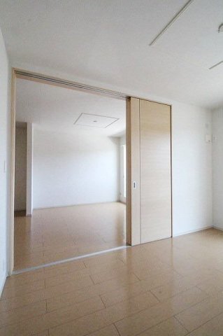 拡大写真:メゾンセレナーデB 2階203の内装は落ち着いています