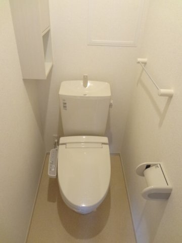 拡大写真:ラ・フォンテ 2階201のシンプルで使いやすいトイレです