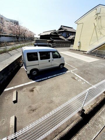 拡大写真:ロイヤル小林 2階203の駐車場です