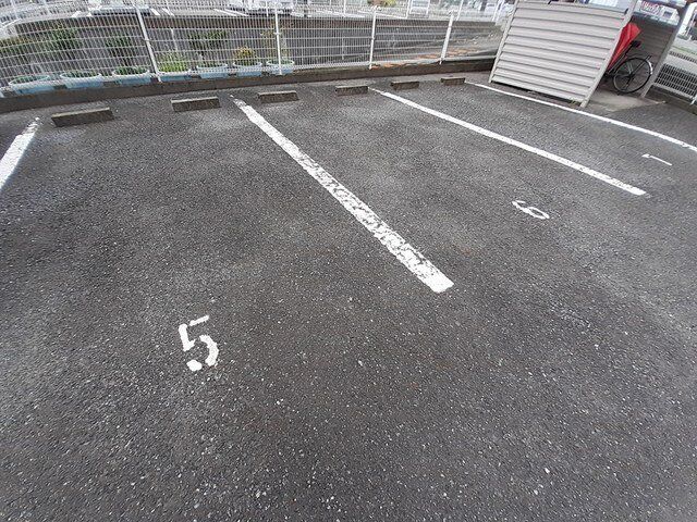拡大写真:ファミールコーポ 1階101のカースペースがあります