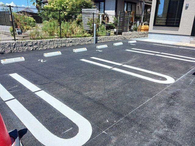 拡大写真:PUNANA 2階202の駐車場があるので、車を買う予定の方も安心です