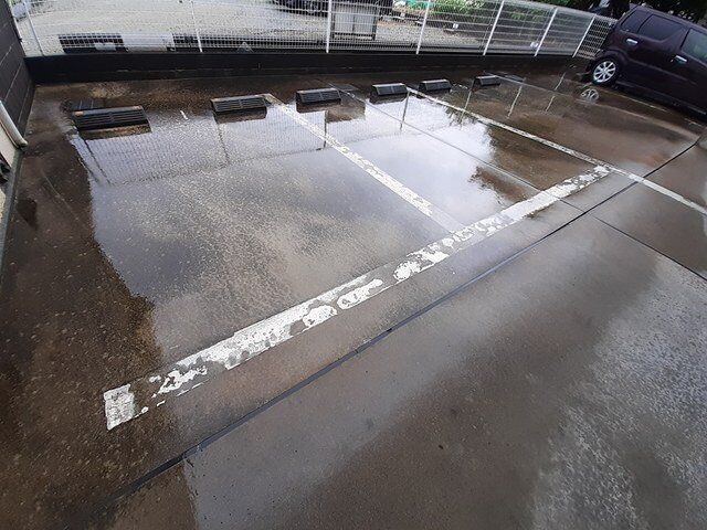 拡大写真:ニューアメニティー 2階210の駐車場に車を止められます