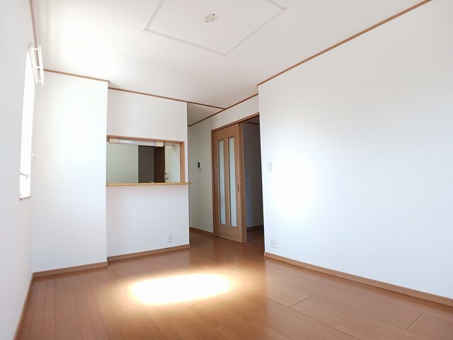 拡大写真:グレイスフル弐番館 2階204の使いやすい居間です