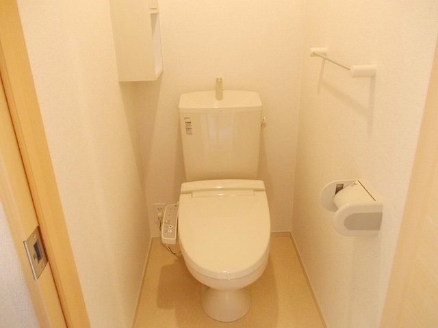拡大写真:スモールヴィレッジⅡ 2階201のトイレもきれいです
