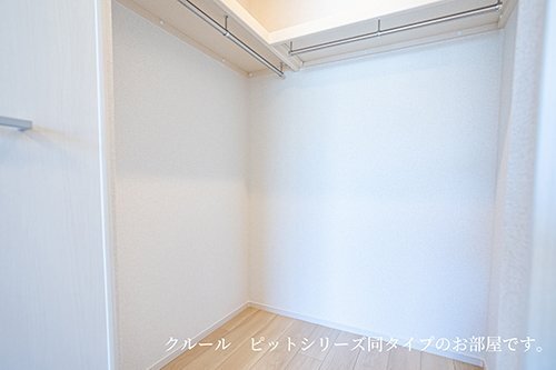 拡大写真:モンレーヴみのり 2階202の収納豊富です